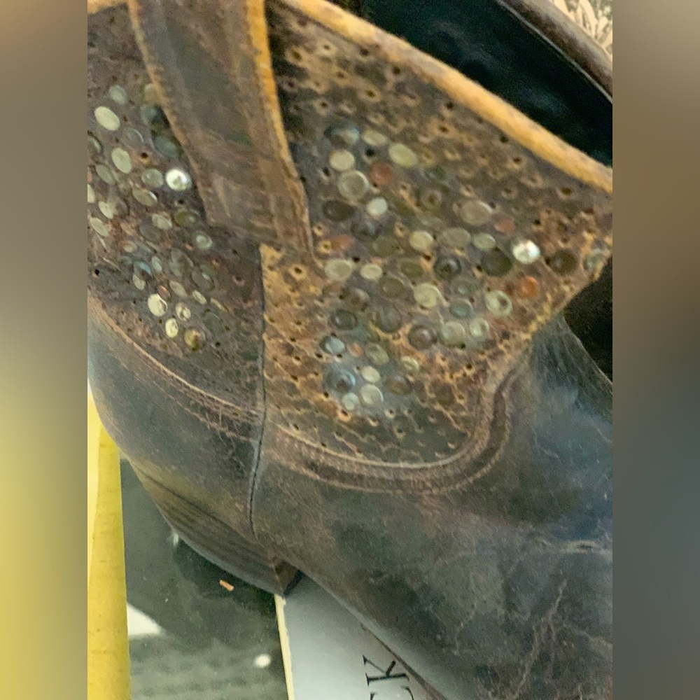 Distressed studded spectacular FRYE made in Spain..  9M bought in Nashville